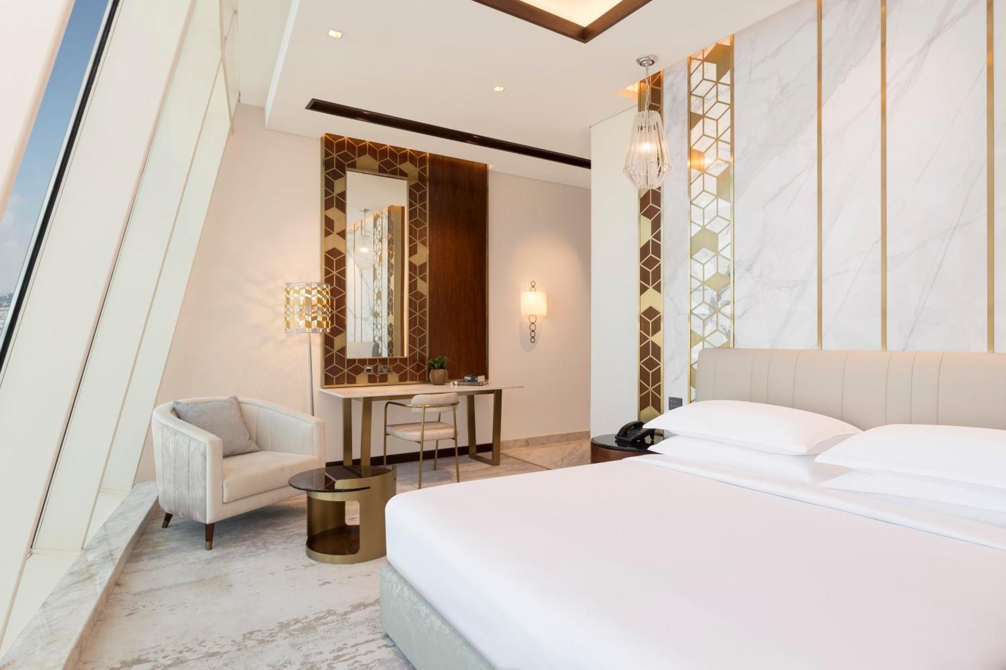 Velero Hotel Doha Lusail Eksteriør billede A guest room at the hotel