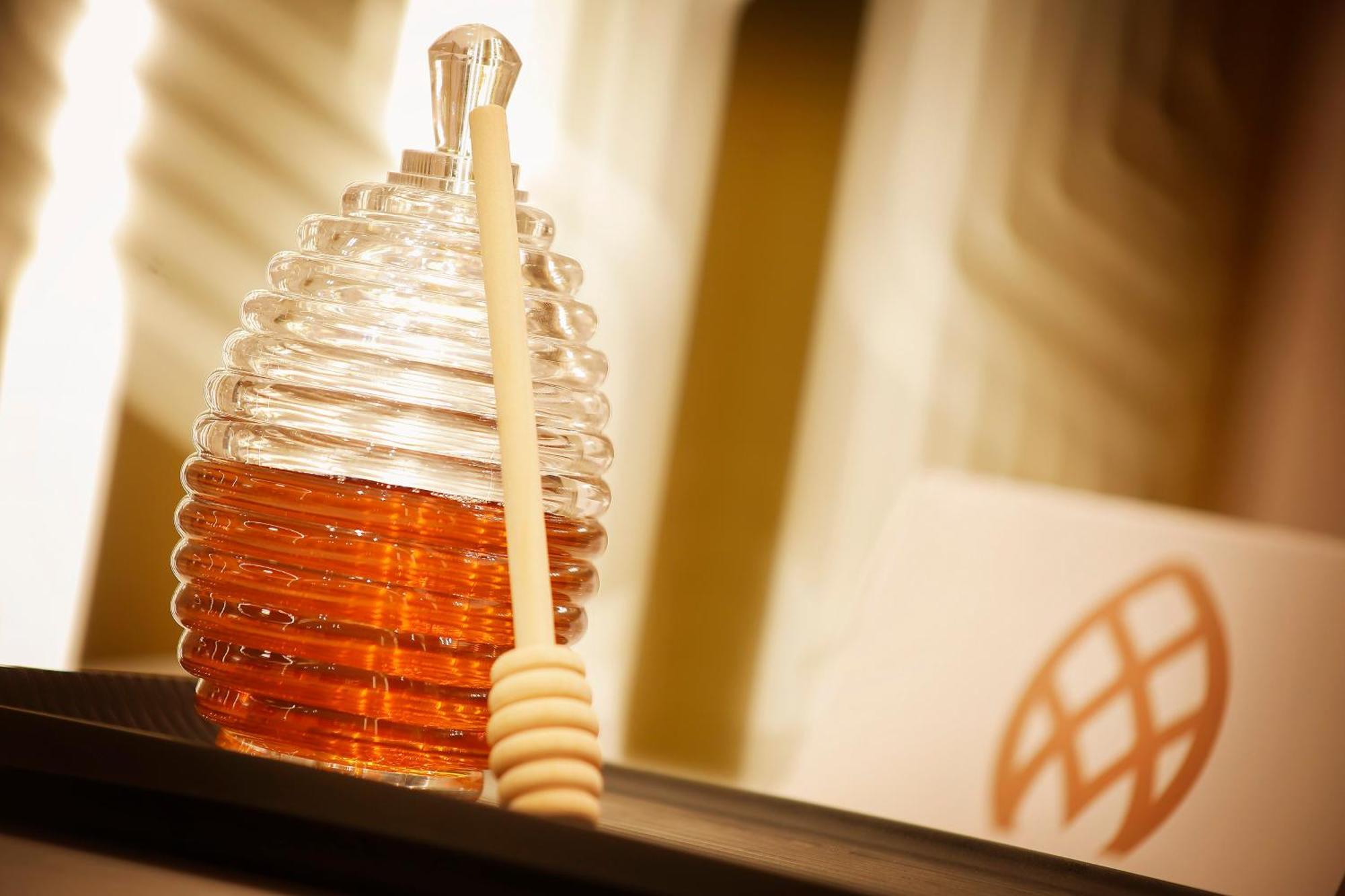 Velero Hotel Doha Lusail Eksteriør billede A bottle of cognac