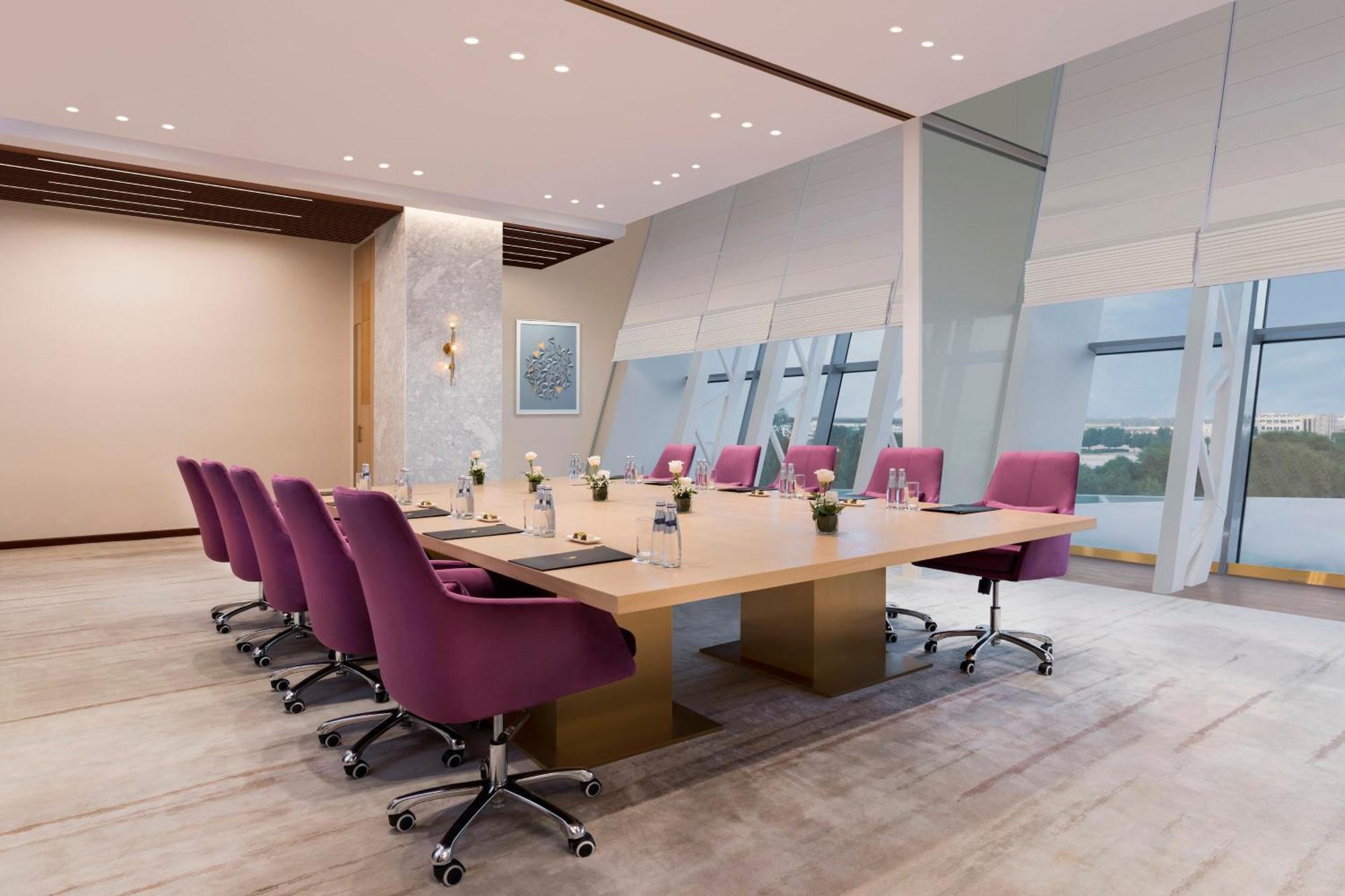 Velero Hotel Doha Lusail Eksteriør billede Boardroom