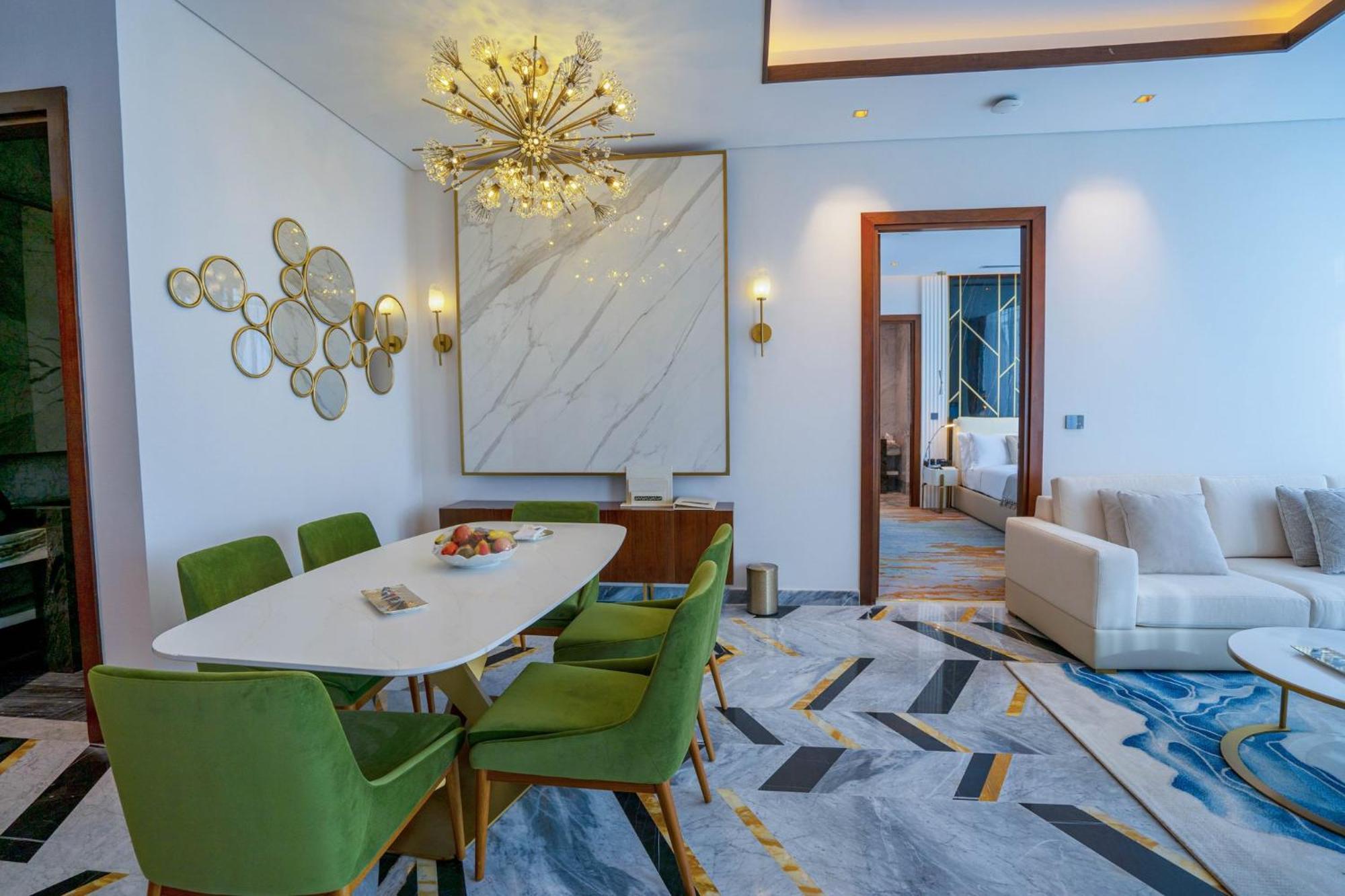 Velero Hotel Doha Lusail Eksteriør billede A dining room