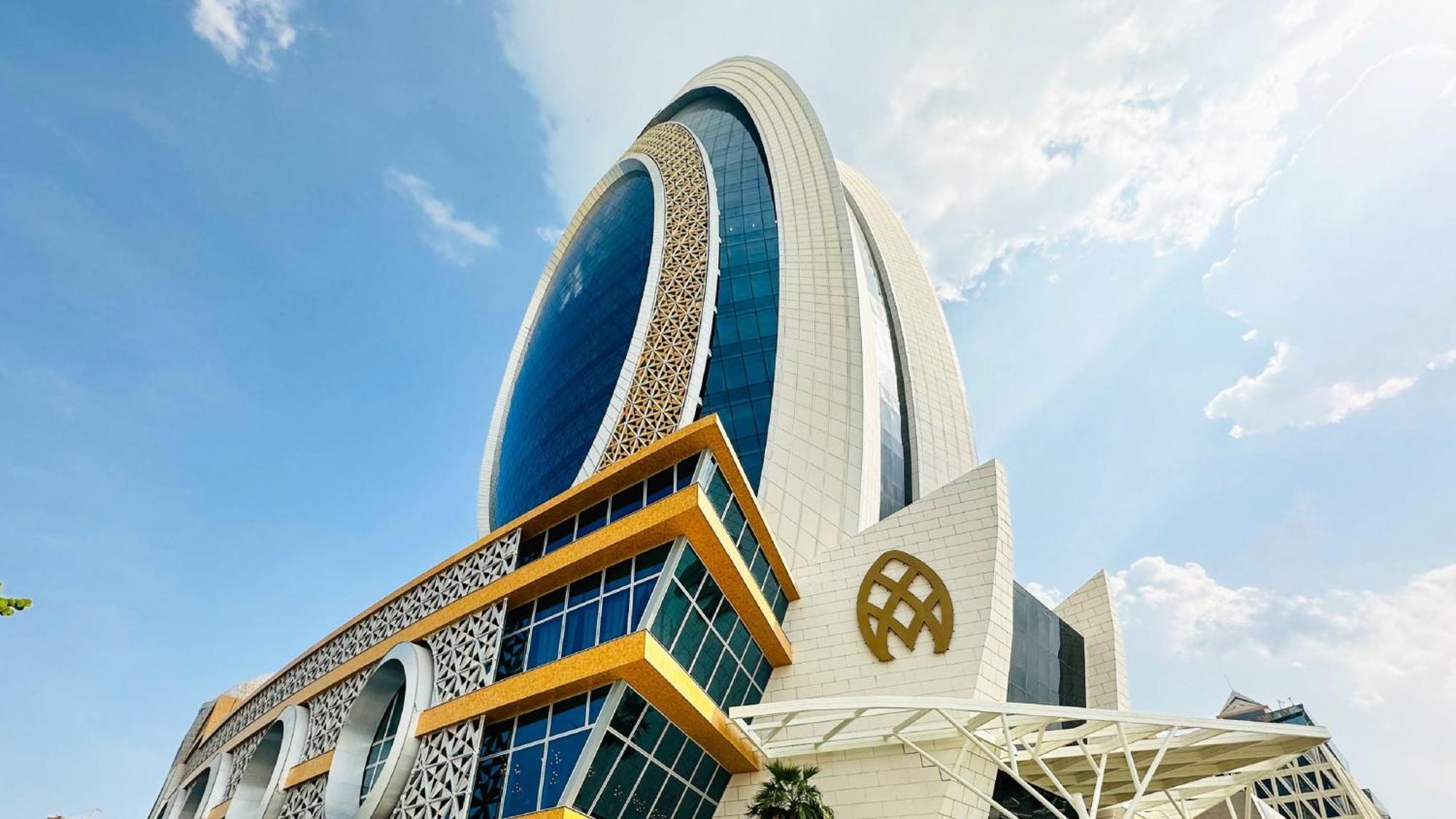 Velero Hotel Doha Lusail Eksteriør billede The new headquarters of the National Bank of Azerbaijan in Baku