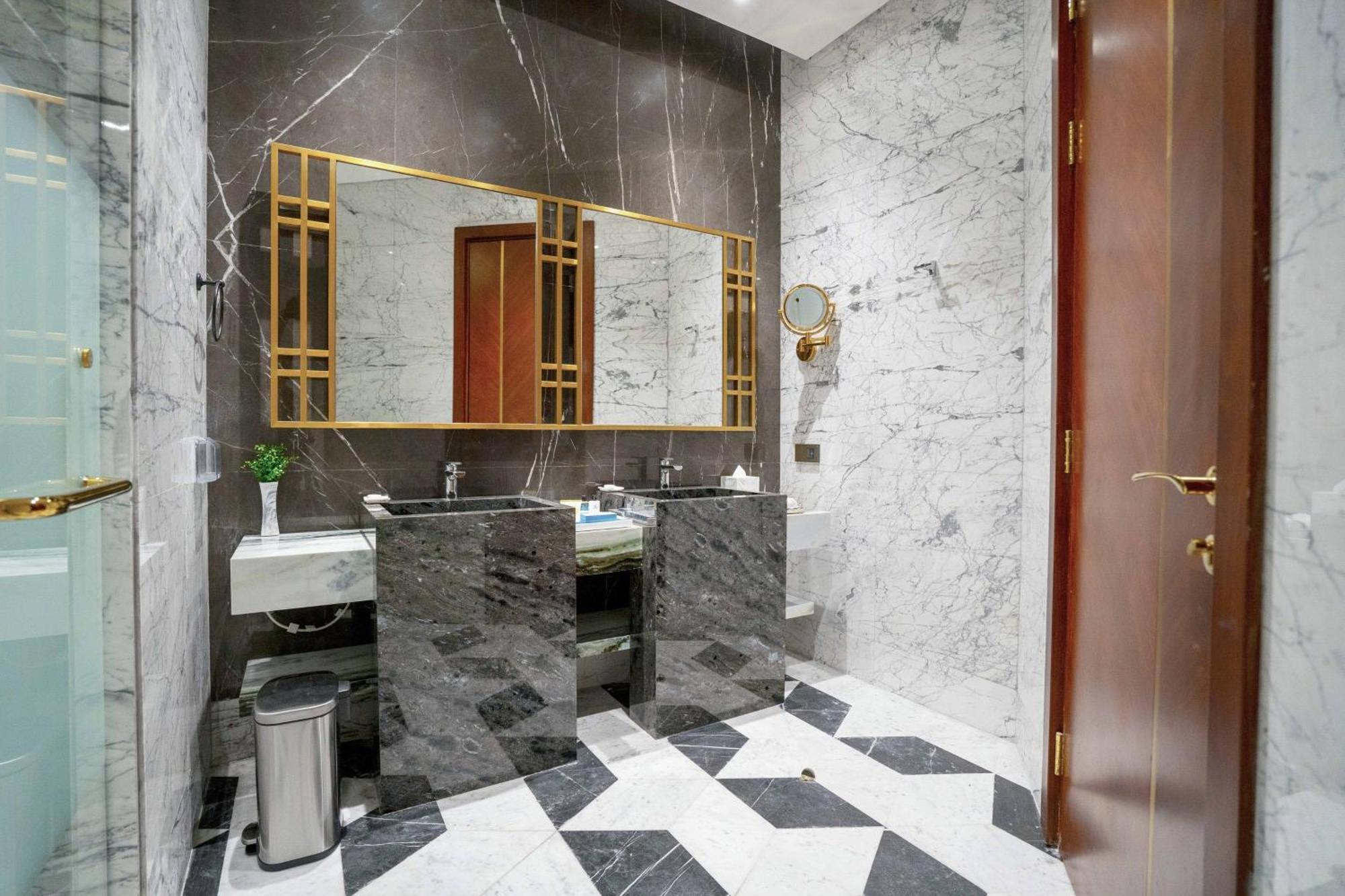 Velero Hotel Doha Lusail Eksteriør billede Bathroom